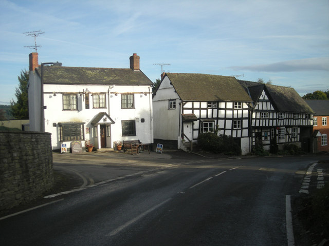 File:The Olde Oak Inn - geograph.org.uk - 992175.jpg