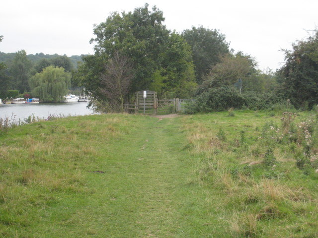 The Thames Path near Spade Oak Farm - geograph.org.uk - 958335