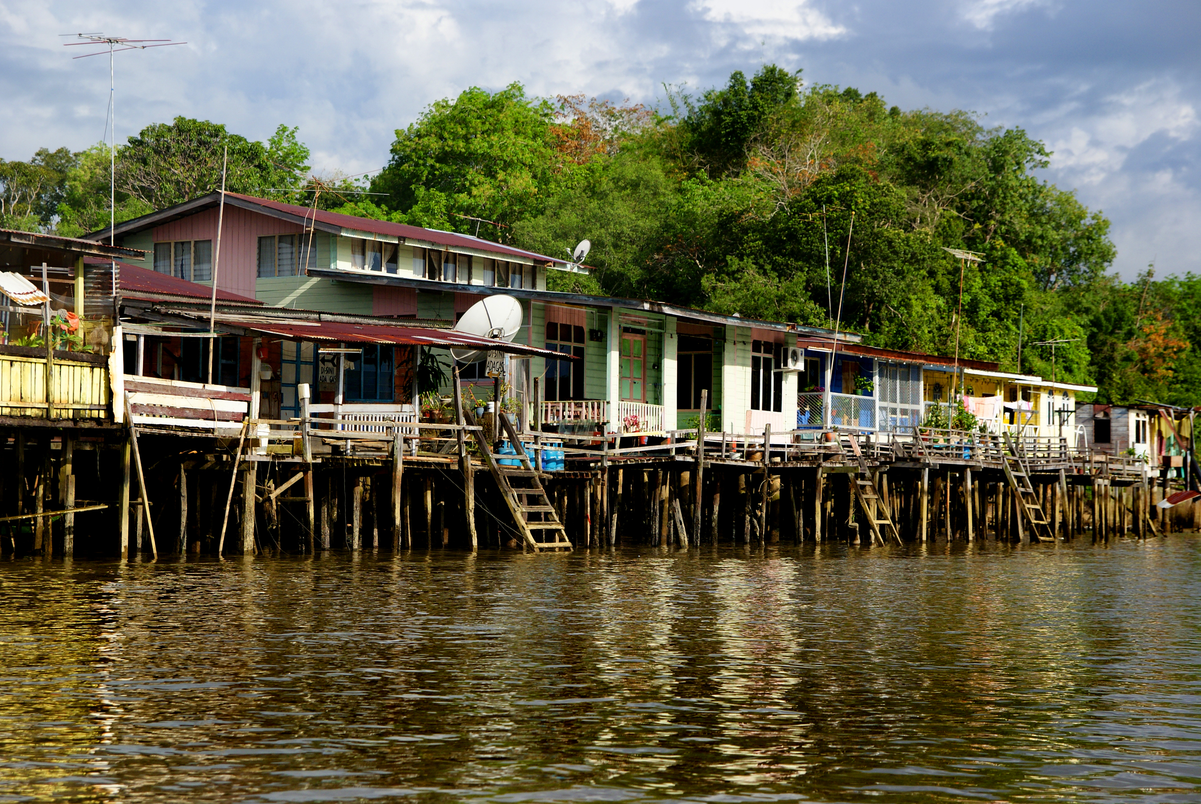 Water village. Кампонг-Айер. Кампонг айр Бруней. Бруней деревня на воде. Кампонг дом.