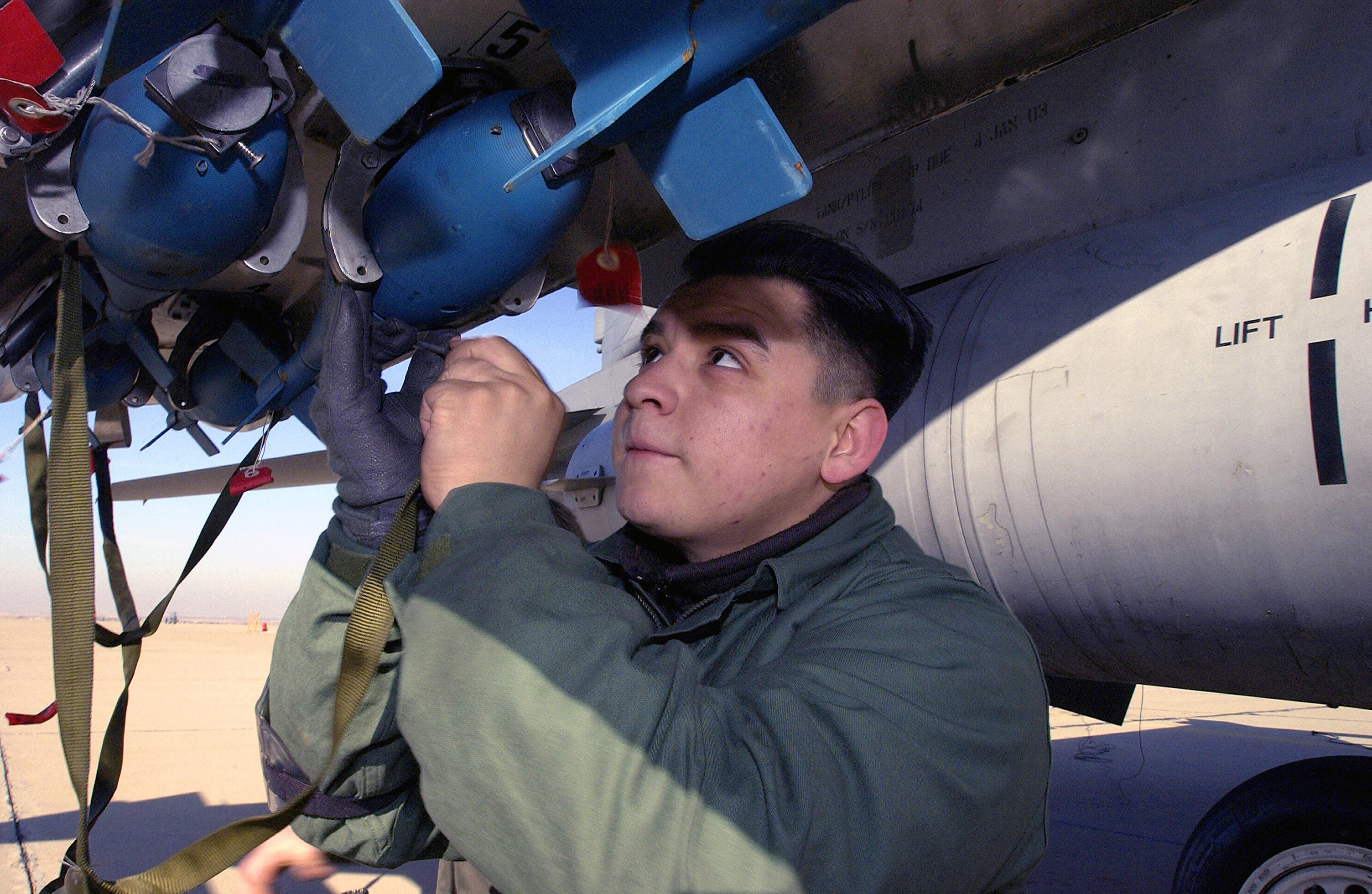 universitetsområde fordampning Microbe File:US Air Force (USAF) SENIOR AIRMAN (SAR) Joe Champion, Armament  Delivery SPECIALIST, 510th Fighter Squadron, uploads BDU-33 practice bombs  onto a USAF F-16 Fighting Falcon aircraft, - DPLA -  ece41df112010a5cdfd07ab6673bbf9c.jpeg - Wikimedia