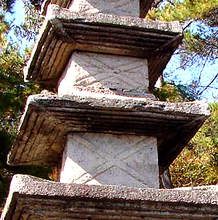 File:Unjusa-geobuk-bawi-gyochamun-chilchcheung-seoktap-crop.JPG