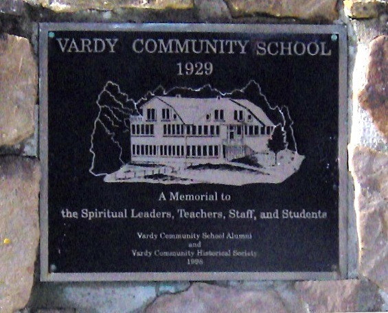 File:Vardy-community-school-plaque-tn1.jpg