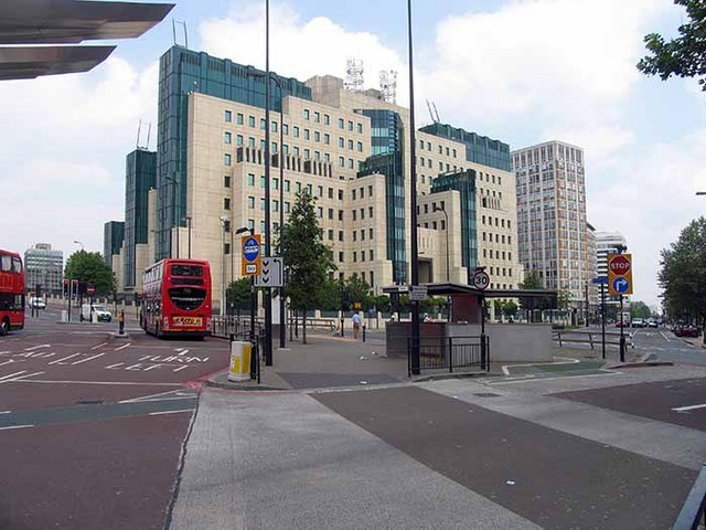 File:Vauxhall - geograph.org.uk - 810515.jpg