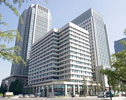 File:WDB本社（丸の内郵船ビル）.jpg