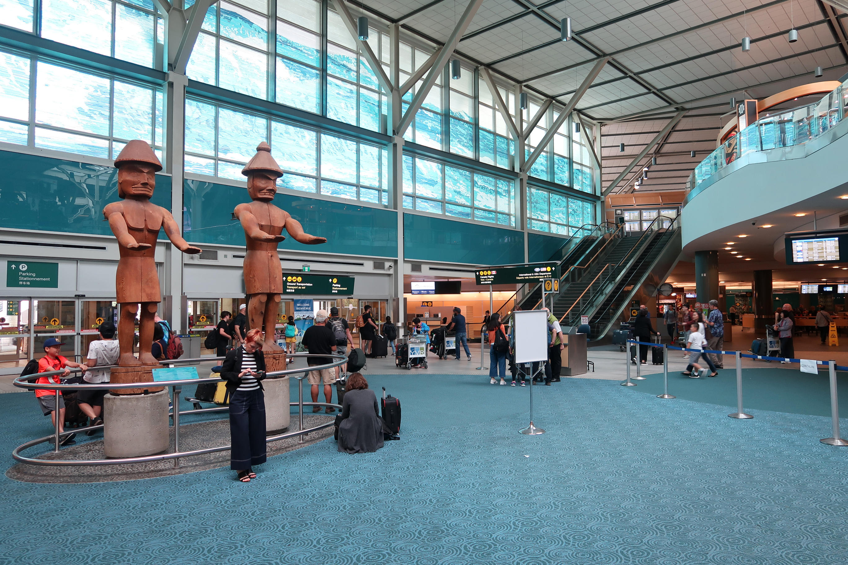 are dogs allowed in yvr arrivals