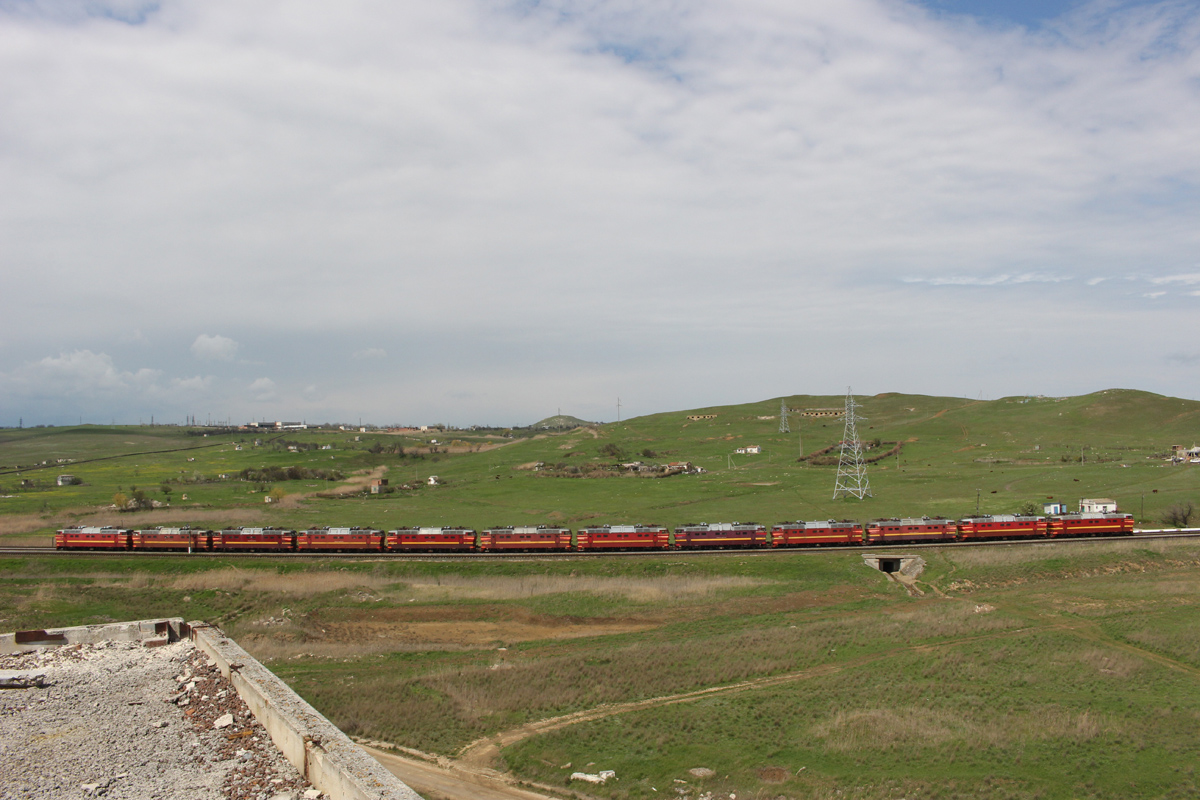 File:ЧС2Т-965, Крым, станция Керчь-Южная (Trainpix 198018).jpg - Wikimedia  Commons