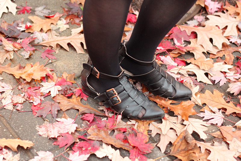 File:Boohoo Black Flat Cutout Ankle Boots (22625890942).jpg