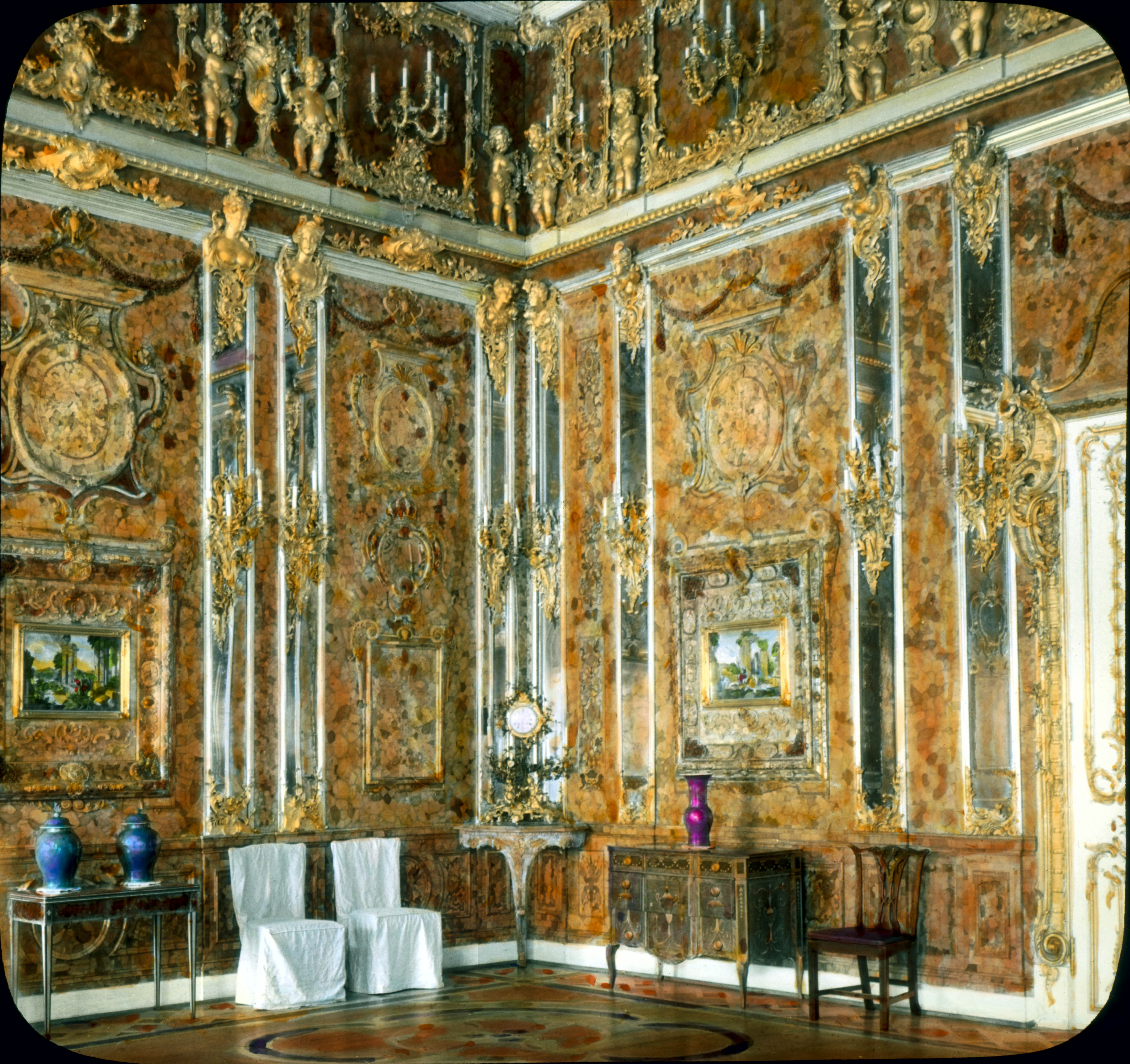 The vanishing of the amber room