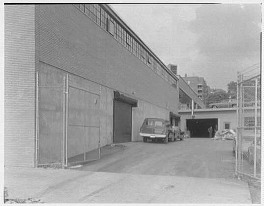 File:Chevrolet, Northern Blvd. near Douglaston Parkway. LOC gsc.5a29369.jpg