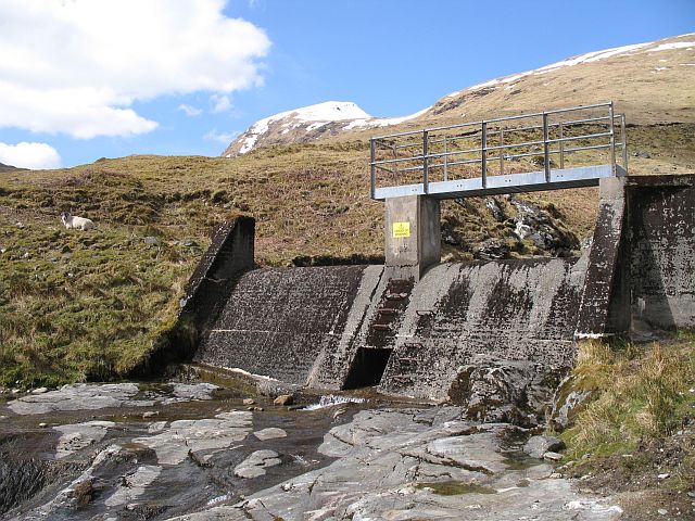 File:Dam, Allt an Lòin - geograph.org.uk - 777357.jpg