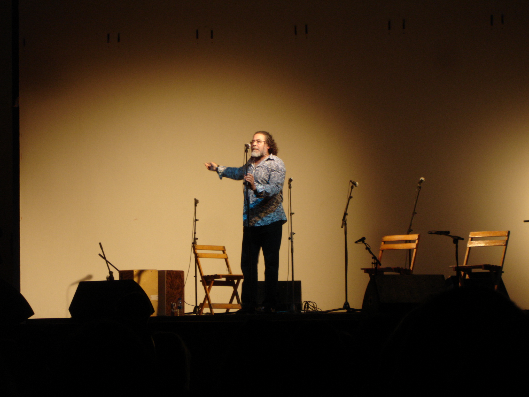 Diego introducing an artist in a show.