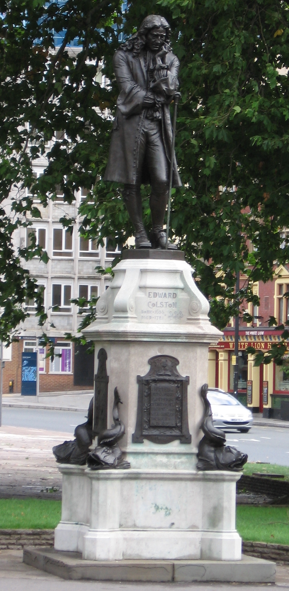 Edward Colston 1895 statue.jpg