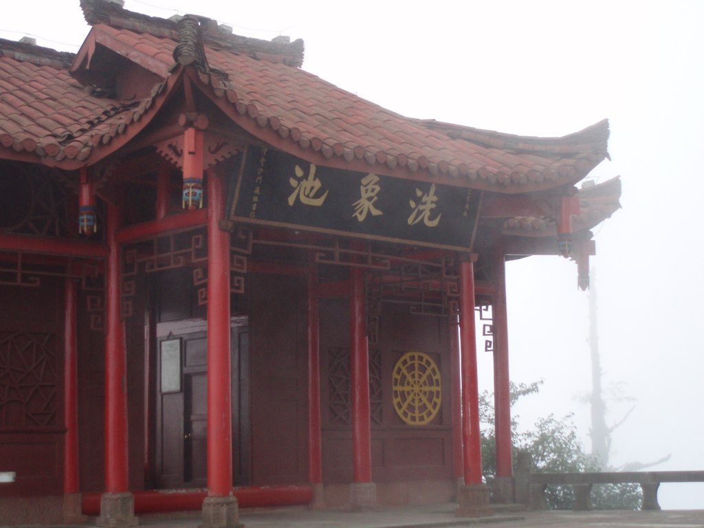 Чаньюань. Традиционный китайский дом внутри. Тяньхуа. China Emeishan. Emeishan City.