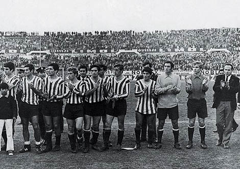 File:Estudiantes clapping 1968.jpg