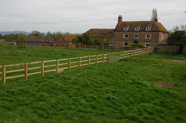 File:Farmhouse at Elmore Back - geograph.org.uk - 783481.jpg