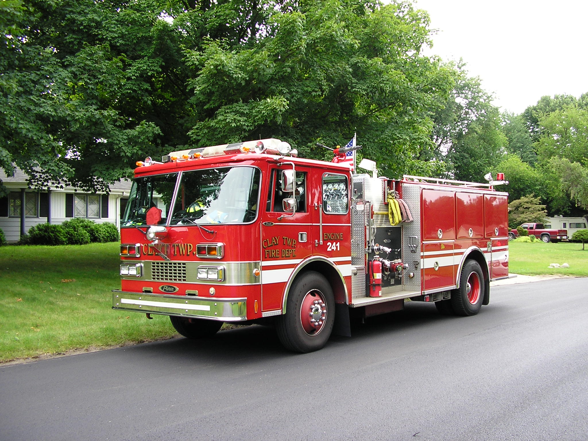 Пожарные автомобили делятся. Пожарная машина Вандерберг 1901. Пожарная машина. Американская пожарная машина. Пожарная машина на английском.