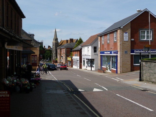 File:Gillingham, High Street - geograph.org.uk - 1434129.jpg