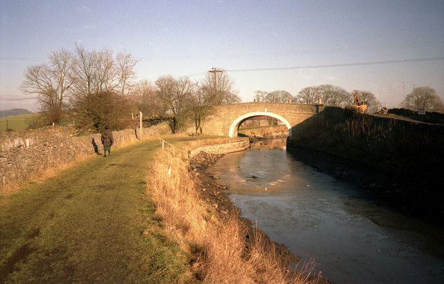 File:Greenberfield Bridge 156, Leeds and Liverpool Canal - geograph.org.uk - 793737.jpg