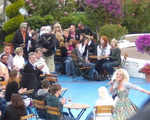 File:Judith Hildebrandt Auftritt Fernsehgarten.jpg