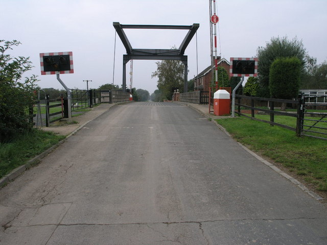 File:Lift Bridge - geograph.org.uk - 264085.jpg