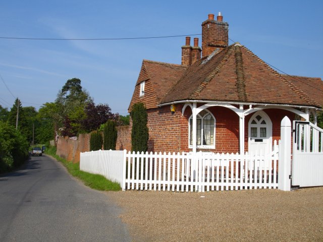 File:Lodge cottage, Norton Court - geograph.org.uk - 170667.jpg