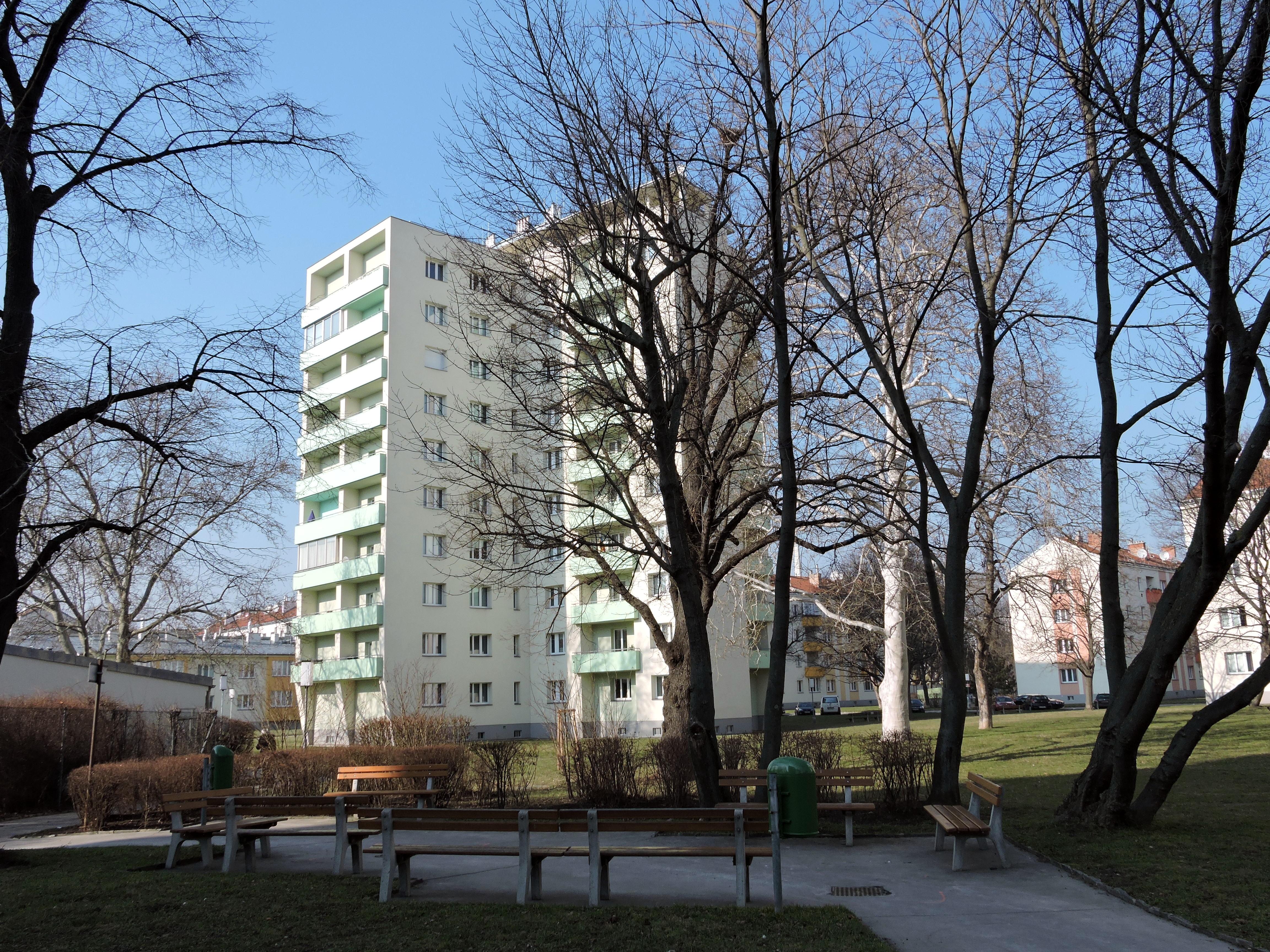 Marianne und Oscar Pollak-Hof.jpg