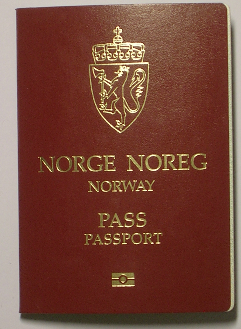 Как получить гражданство норвегии. Паспорт Норвегии. Норвежский паспорт. Паспорт норвежца. Заграничный паспорт Норвегии.
