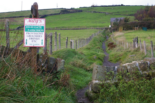 File:Pennine Way between Smithy Lane and High Edgehey Green, Colden - geograph.org.uk - 307221.jpg