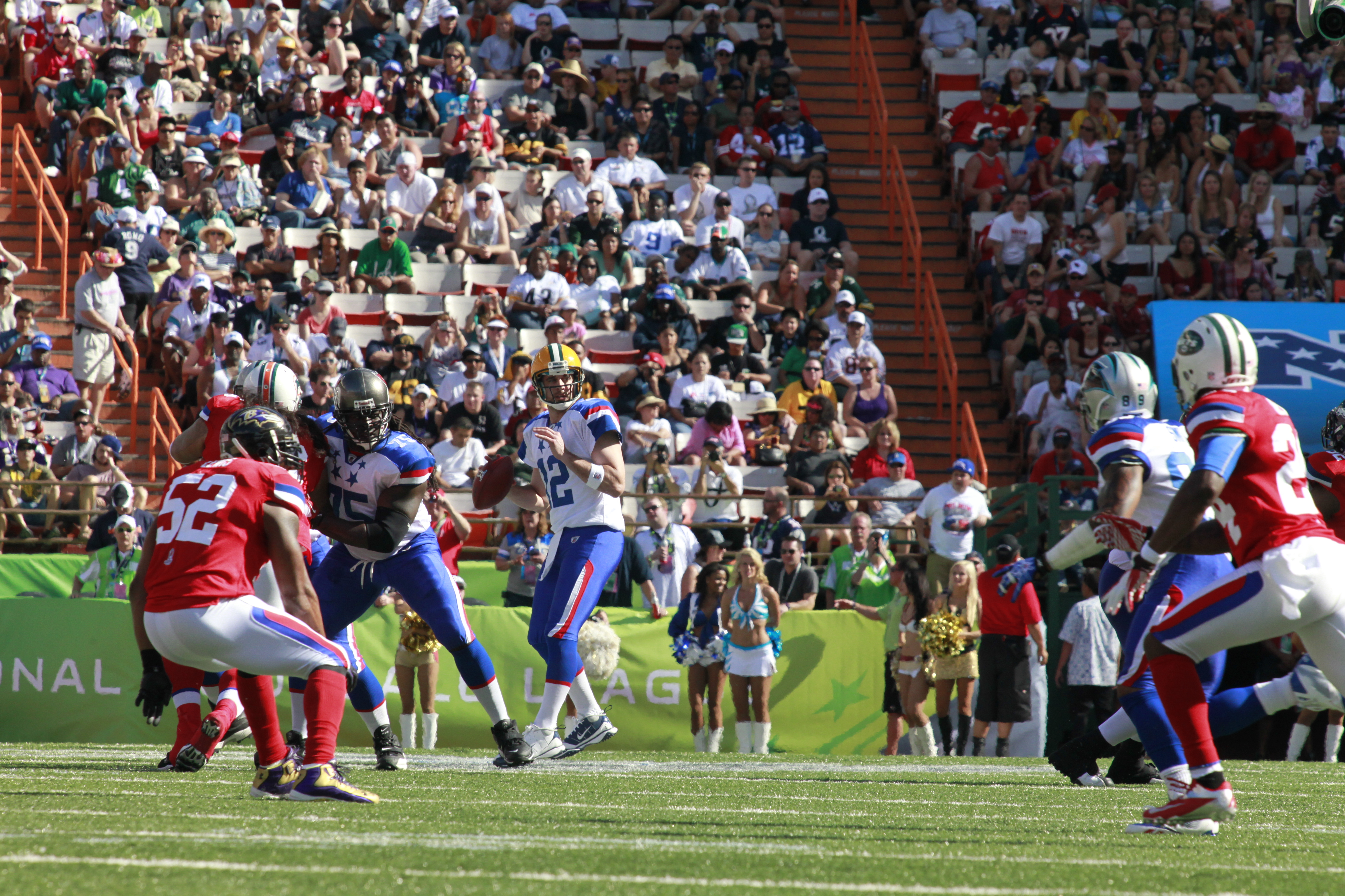 File:Green Bay Packers cheerleader - San Francisco vs Green Bay 2012.jpg -  Wikipedia