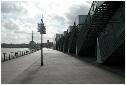 File:Quais de Bordeaux blanc.jpg