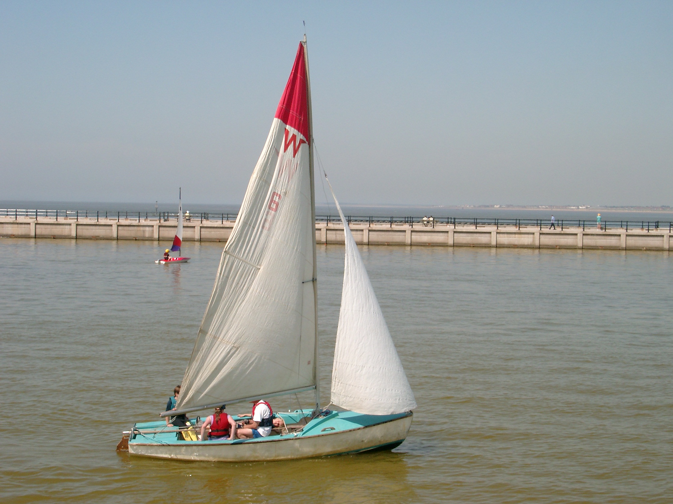 File:Sailing Dinghy, New Brighton Marine Lake.JPG 