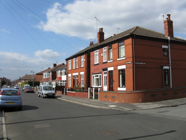 File:South Reddish - Woodhall Road - geograph.org.uk - 1231920.jpg