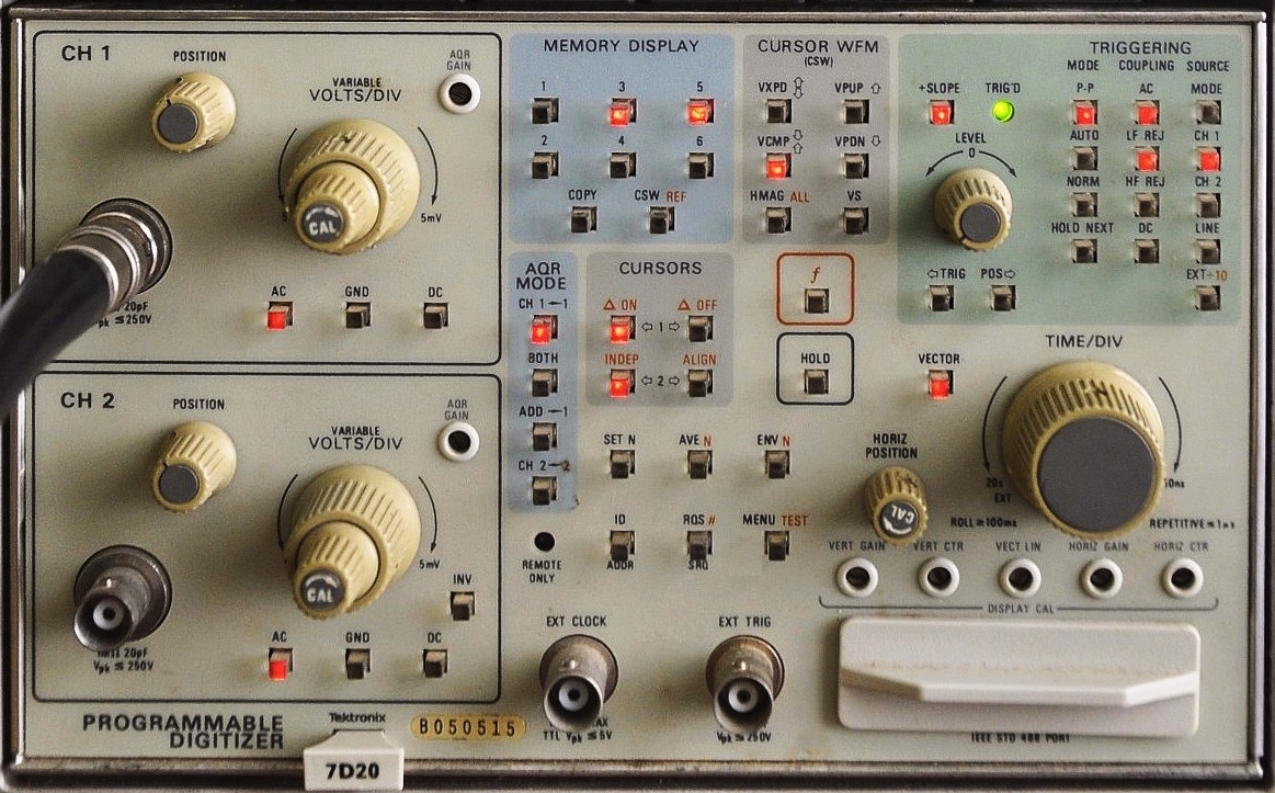 テクトロニクスのアナログオシロスコープ Tektronix Analog