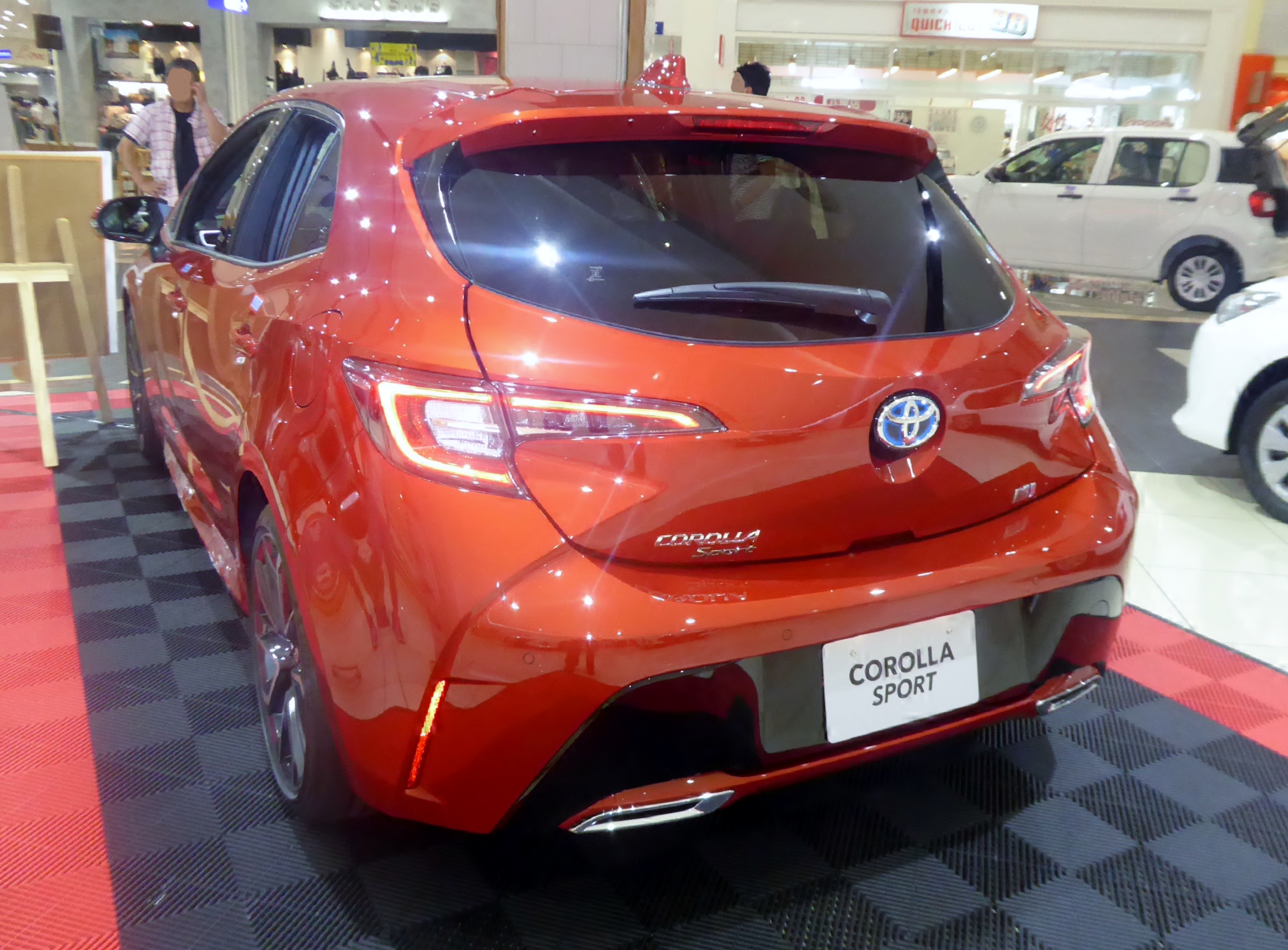 Hybrid g. Toyota Corolla 211h. Тойота Карп. Королла гибрид хэтчбек кузов6aa-zwe211h. Гибридные ж%.