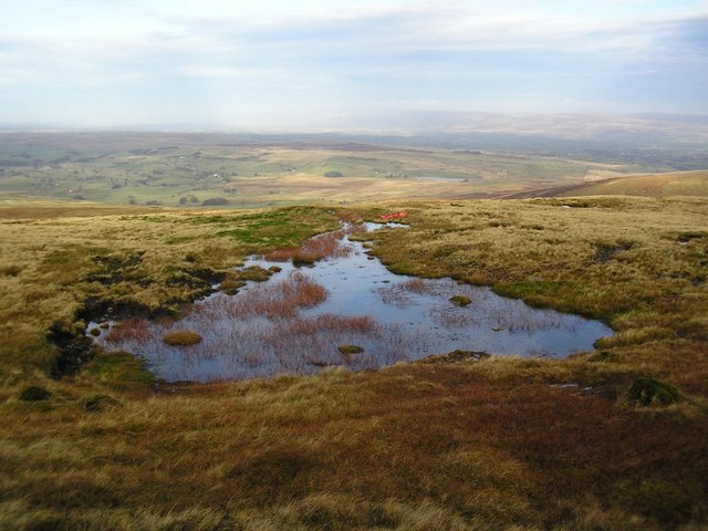 File:Unnamed small tarn below Wild Boar Fell - geograph.org.uk - 619923.jpg