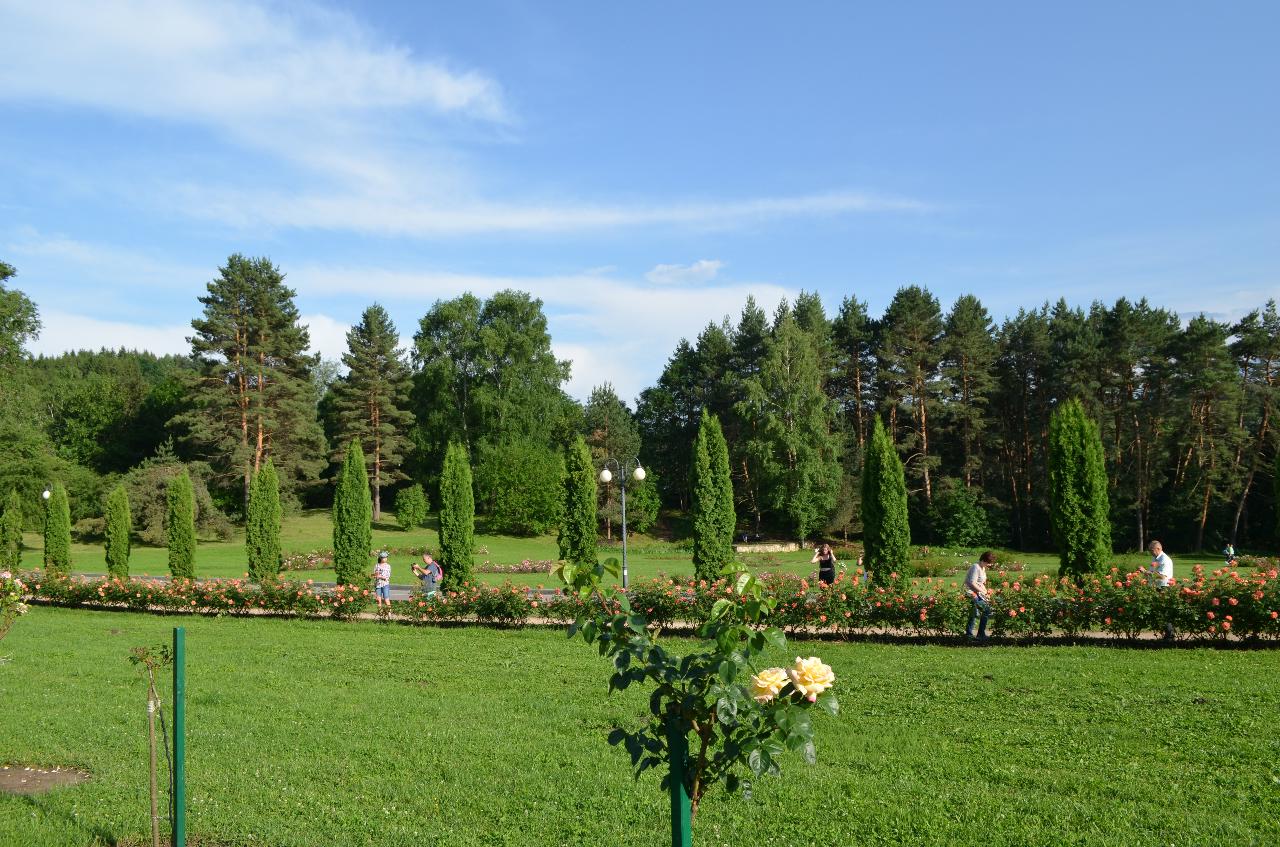 Экопарк кисловодск долина. Парк роз Кисловодск. Экопарк Кисловодск. Кисловодск парк Долина роз.