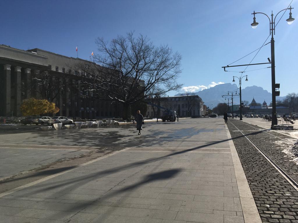 Площадь свободы владикавказ. Владикавказ площадь свободы 2020. Центральная площадь Владикавказа. Владикавказ площадь свободы 1.