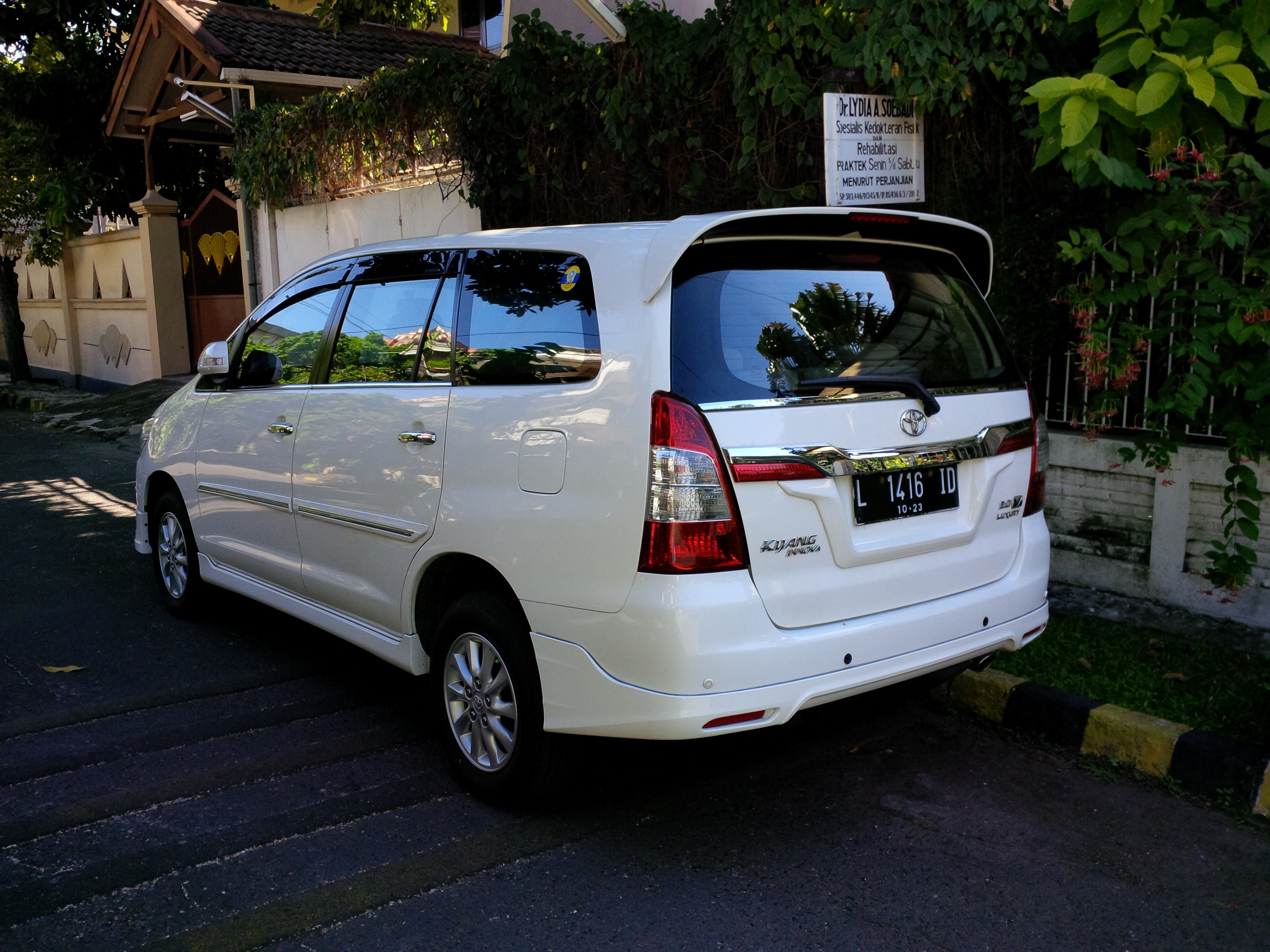 File 13 Toyota Kijang Innova 2 0 V Luxury Rear West Surabaya Jpg Wikimedia Commons