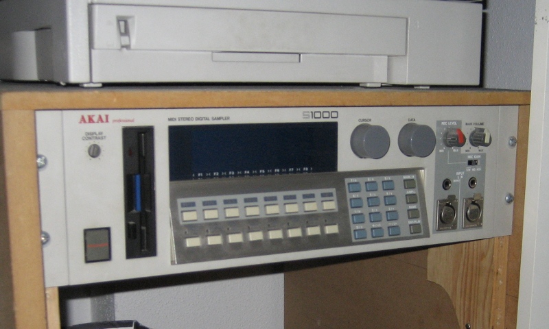 File:Akai-S1000.JPG