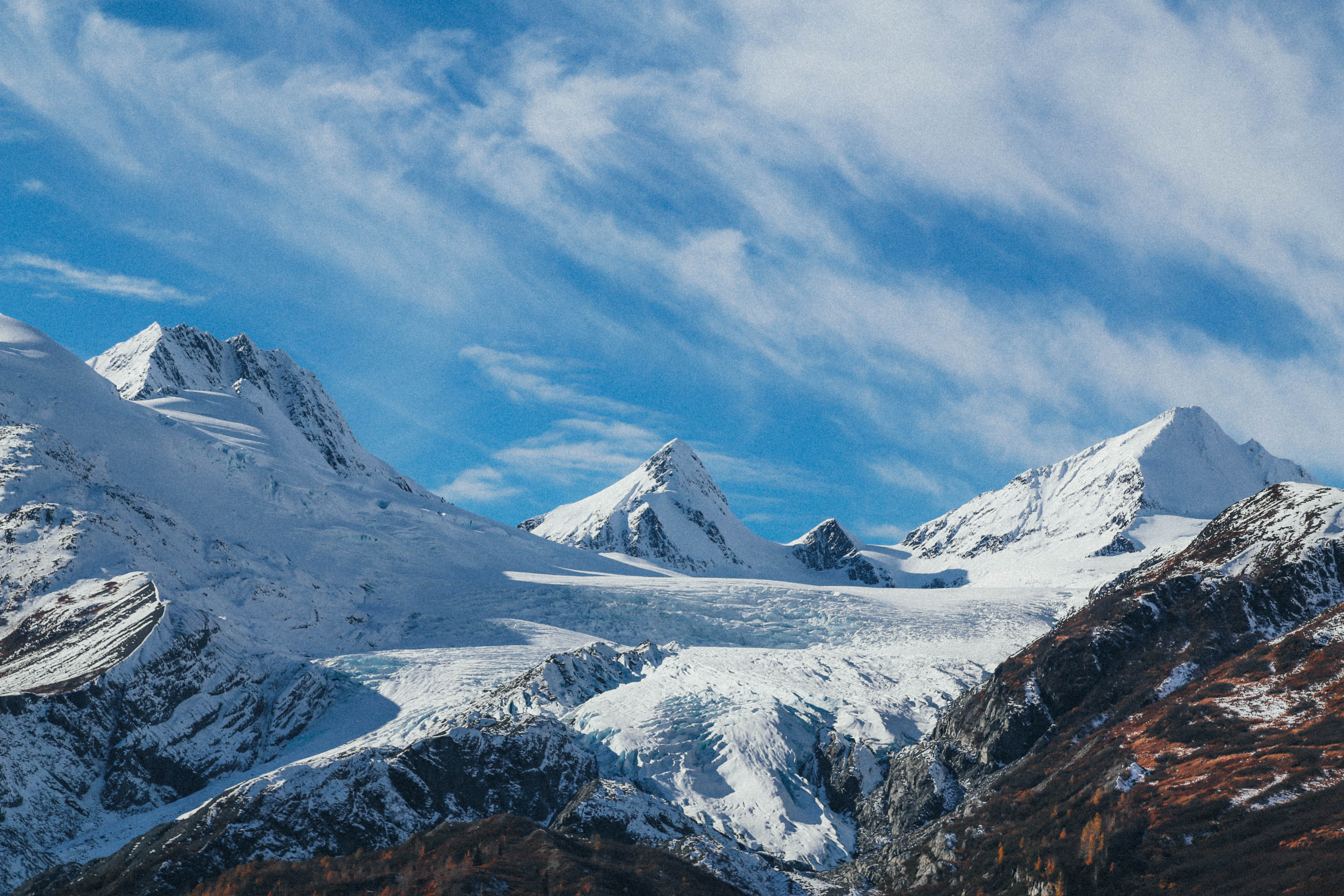 Snowy mountains. Горы колд пик Аляска. Горные вершины Альпы. Горы Гамбурцева. Гора Снежная Приморский край.