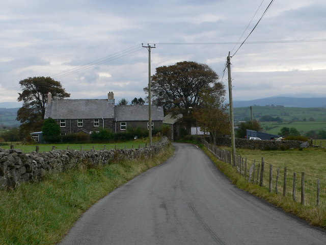 File:Approaching Llidiardau from the west - geograph.org.uk - 572398.jpg