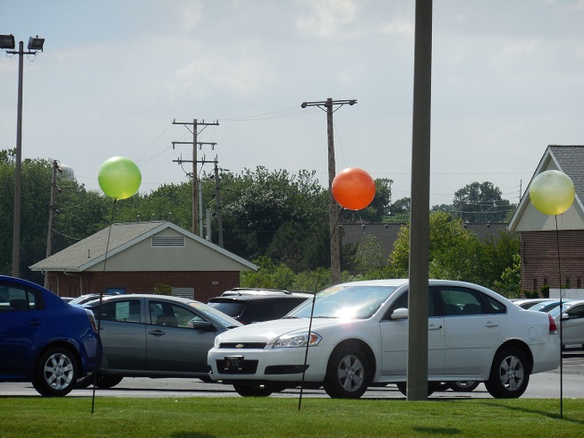 File:Balloons in Car Lot in Normal Illinois.JPG