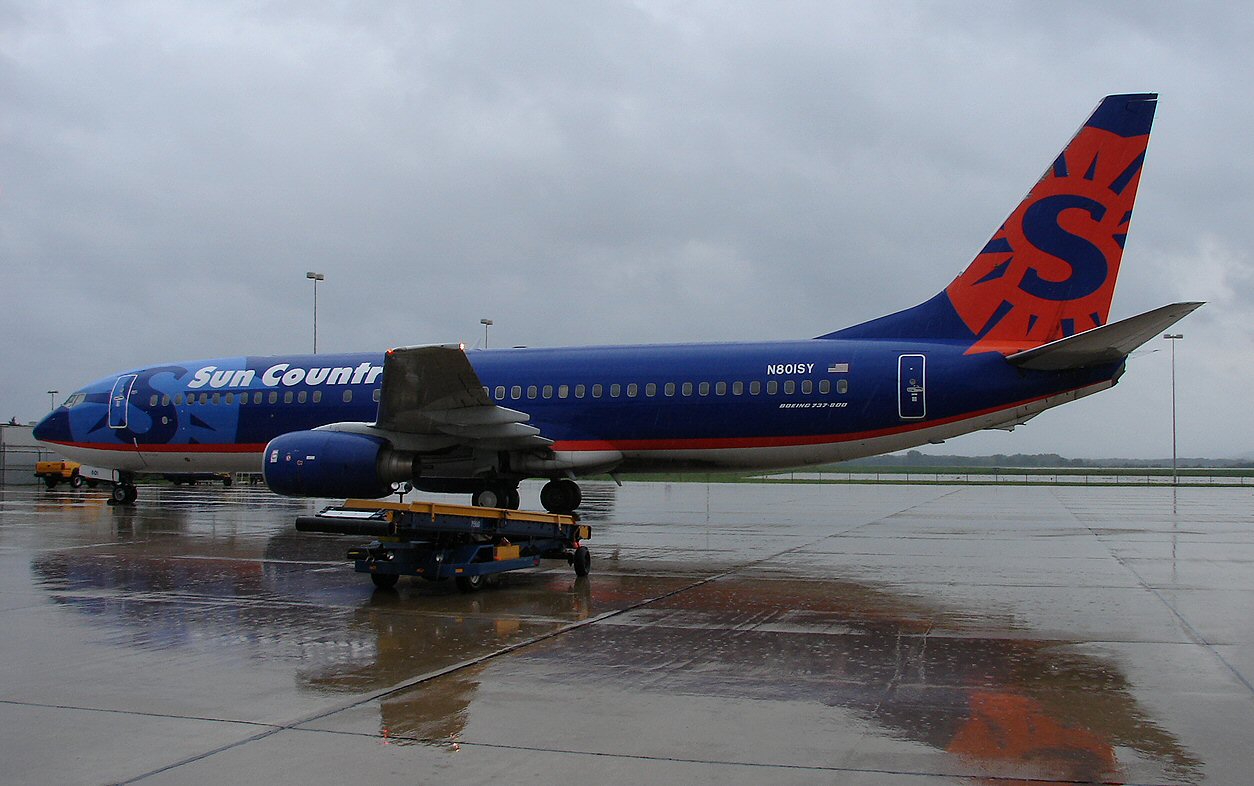 Boeing 737-800 (287375686).jpg