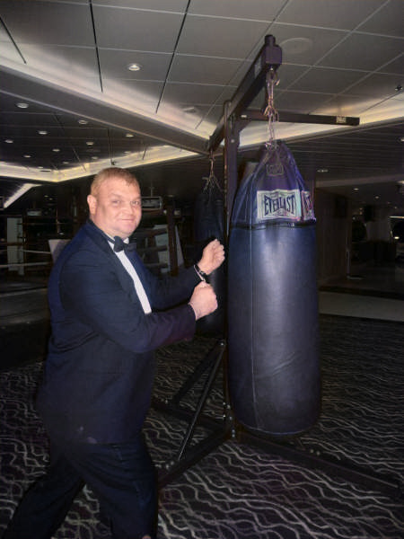 File:Boxing in tuxedo.jpg