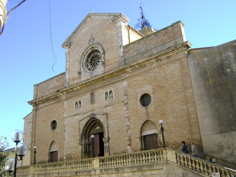 File:Cattedrale di San Leucio ad Atessa.JPG