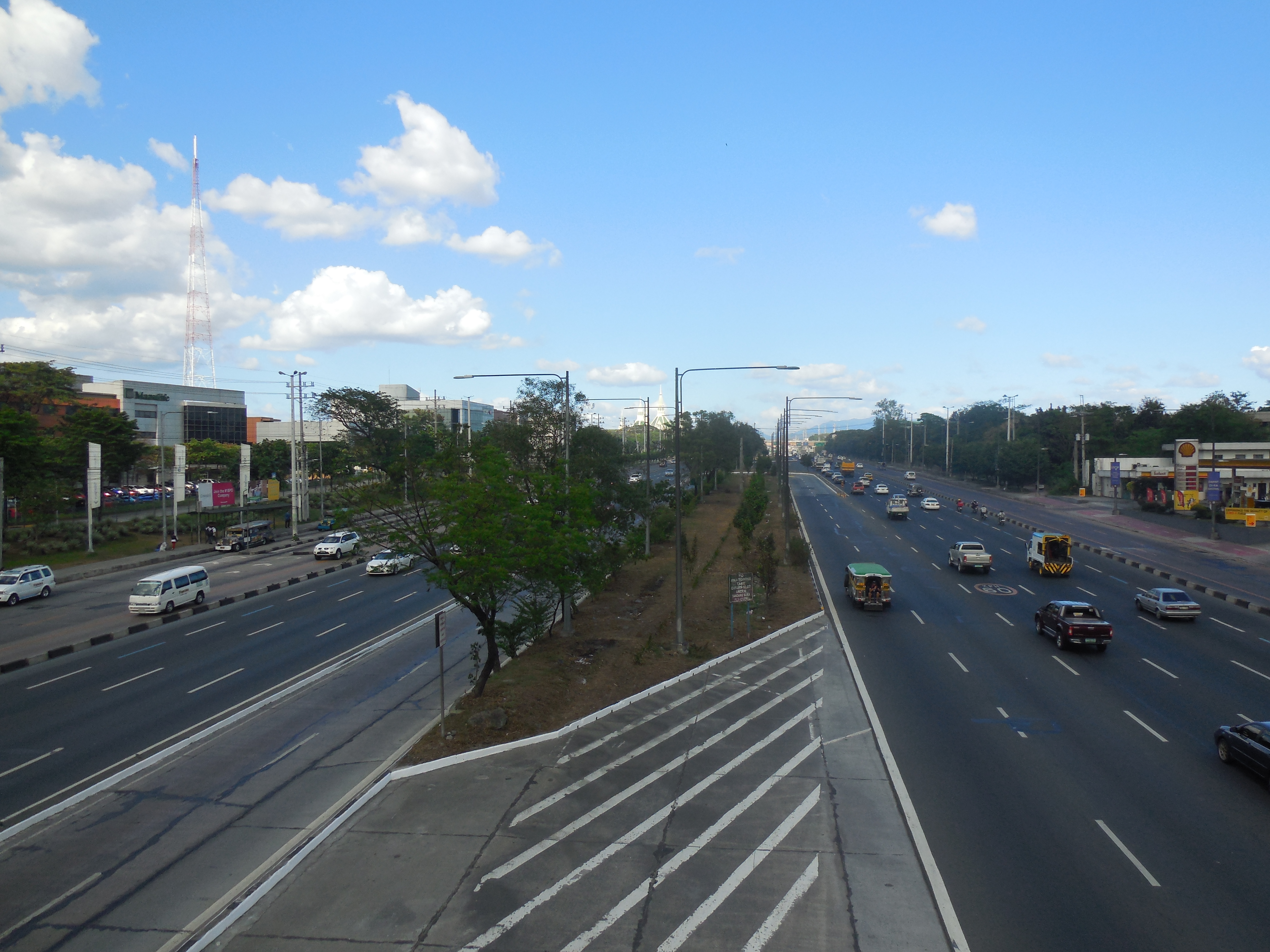 Радиальная дорога. Коммонуэлс Авеню. Avenue Commonwealth, Филиппины. Commonwealth Avenue. Radiation Road 16:9.