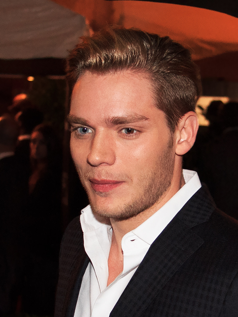 Dominic Sherwood - Wikipedia