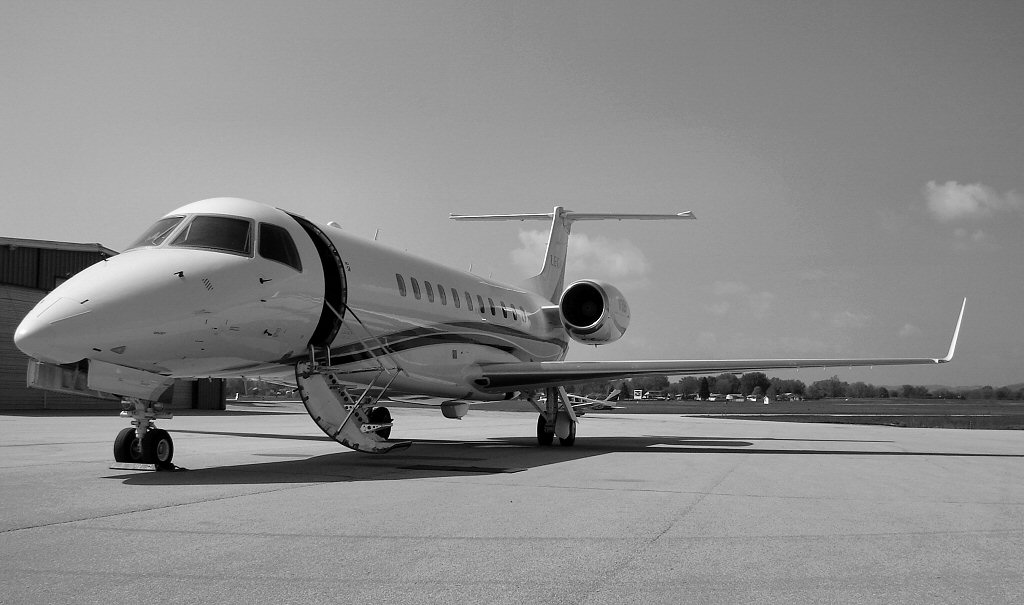 Embraer bizjet...aka the ABJ (393063235).jpg