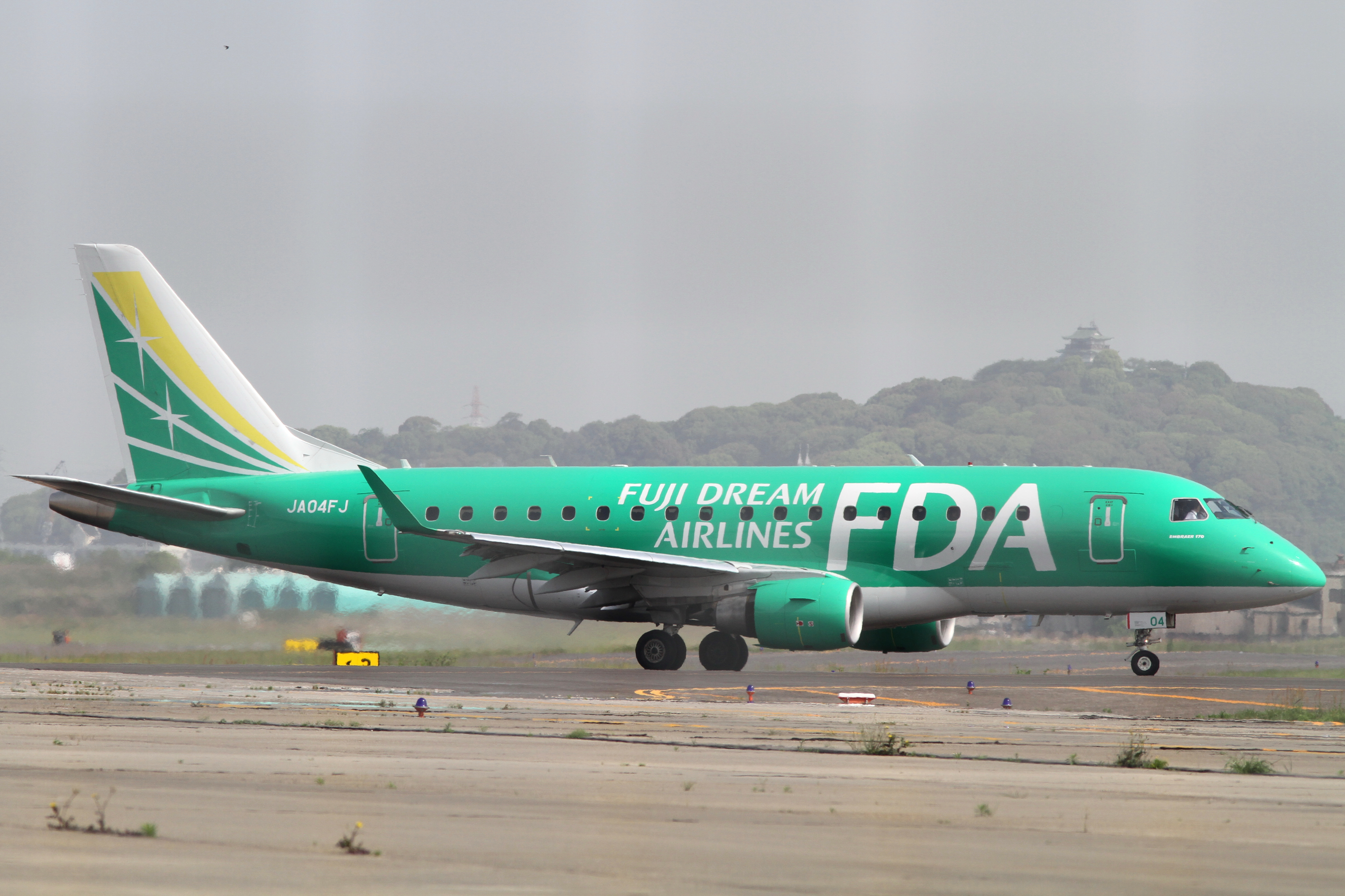 File:FDA Embraer ERJ-170SU(JA04FJ) (5687615486).jpg - Wikimedia