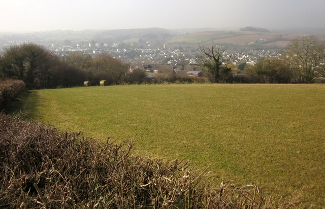 File:Field by Kerswell Lane - geograph.org.uk - 3365996.jpg